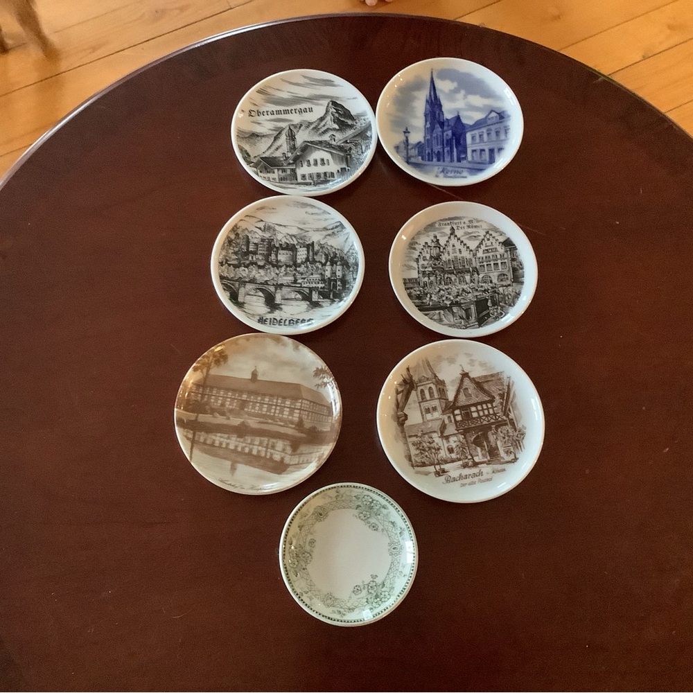 7 Vintage Collector Plates 6-4 1/2”      1-3 1/2”